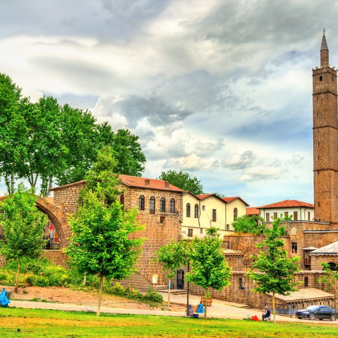 Diyarbakır\'ın Gizli Hazineleri: Kent Müzesi\'nden Hazreti Süleyman Camii\'ne Yolculuk